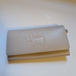 Radley London Wallet In EUC